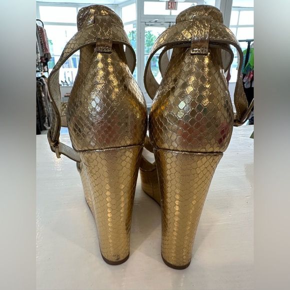 Michael Kors gold wedge heels size 8 - Picture 6 of 6